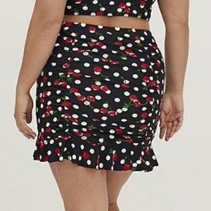 TORRID CHERRIES AND DOTS TWO PIECE SWIMSUIT! SIZE 1X!